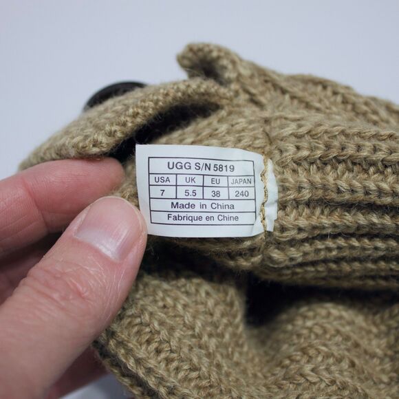 UGG Australia Cardy Beige Knit Button Up Sweater Winter Snow Boots Women Size 7 - Picture 12 of 15